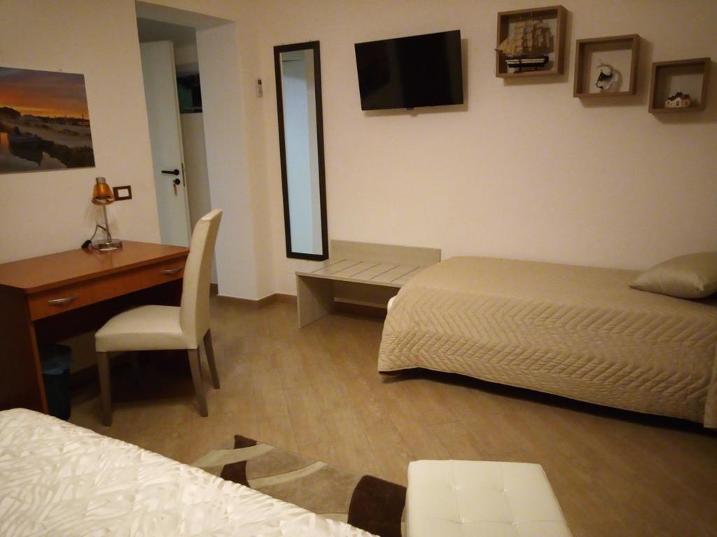 L'Oasi Del Porto Bed and Breakfast Trapani Exteriör bild